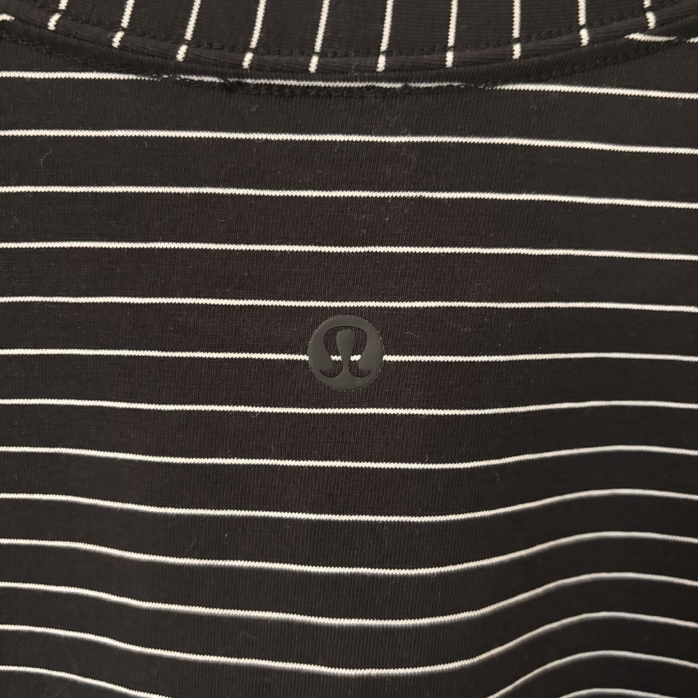 Lululemon - Love Curved-Hem Crewneck T-shirt Black and White Striped - Picture 4 of 8